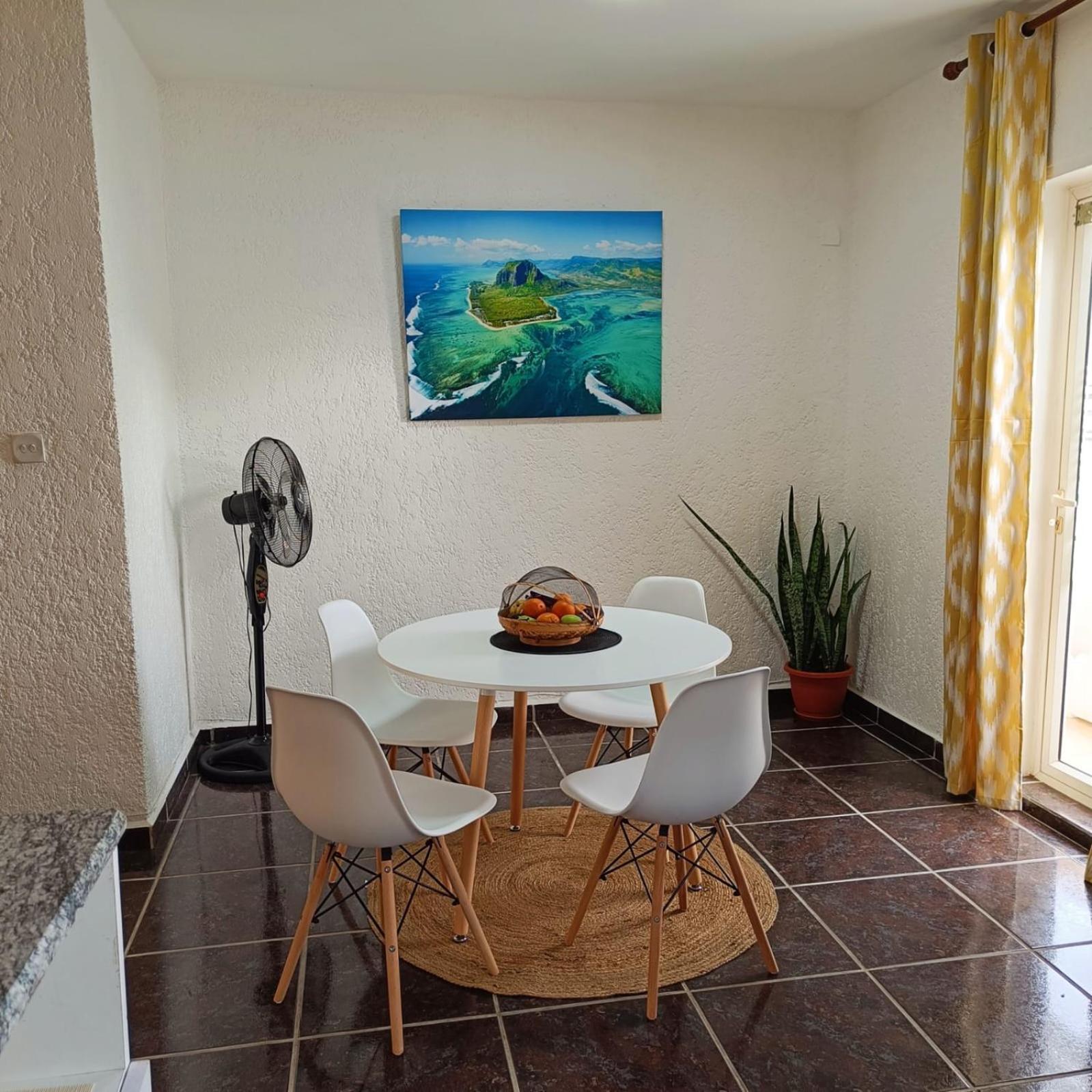 The Coastal Apartment Flic-en-Flacq Екстериор снимка